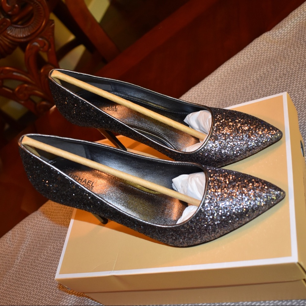 SOLD Michael Kors Claire Pointy Toe Pump - Picture 4 of 7